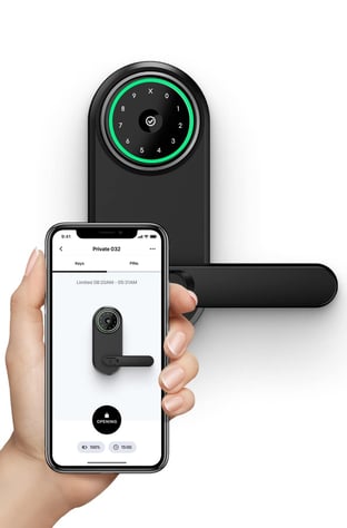6100eac67aa2792e98519feb_Goki Smart Lock phone-min-p-800