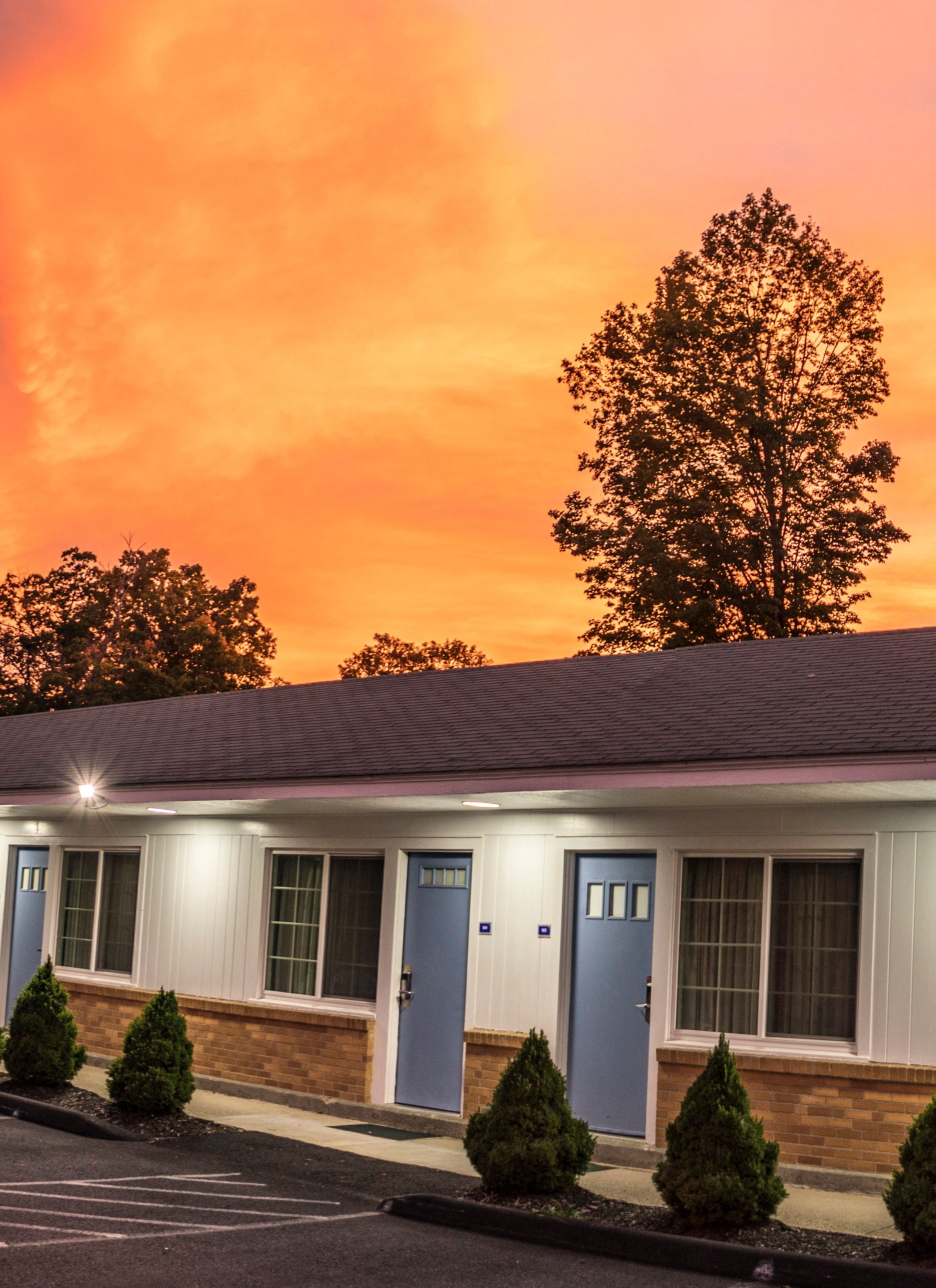 motel stock orange