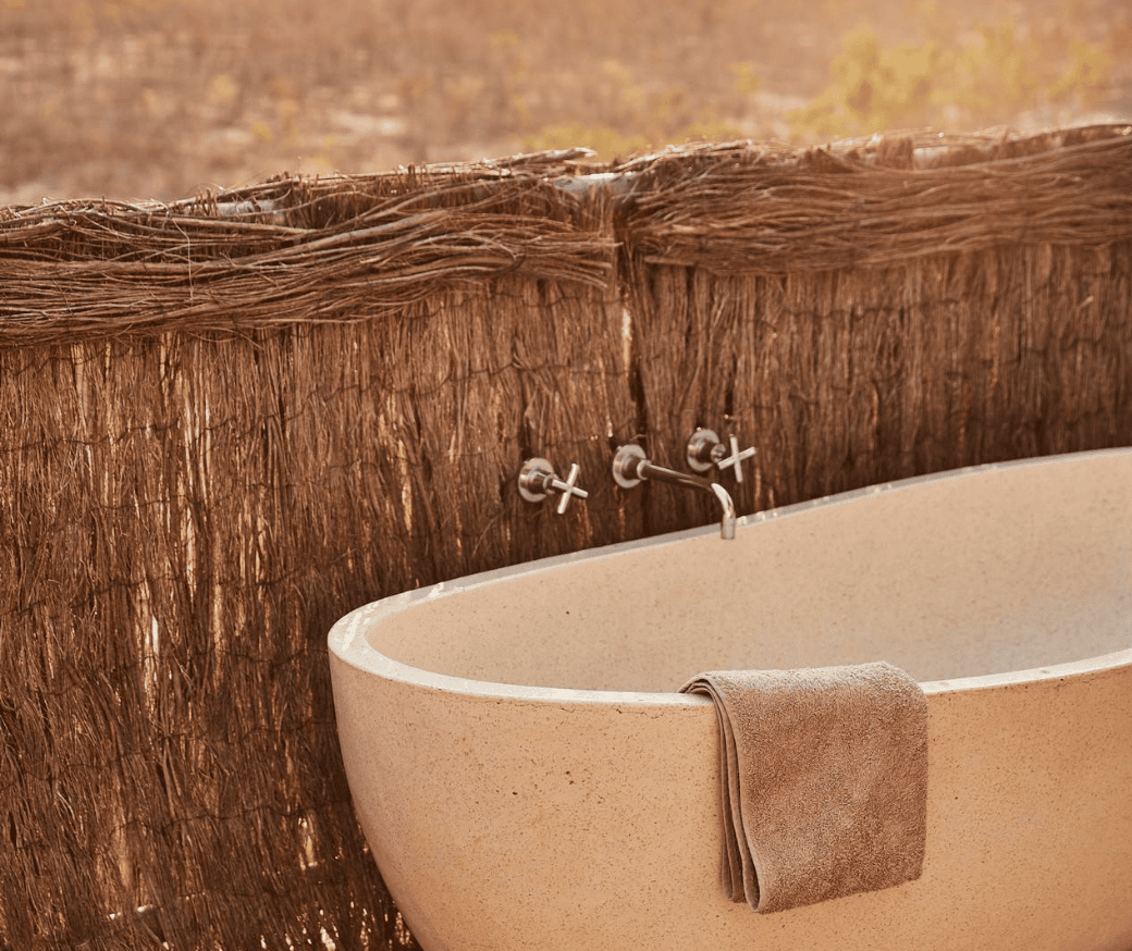 Saltwater Hotels & Resorts outdoor bath